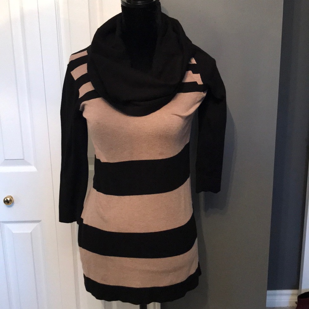 Le Chateau sweater